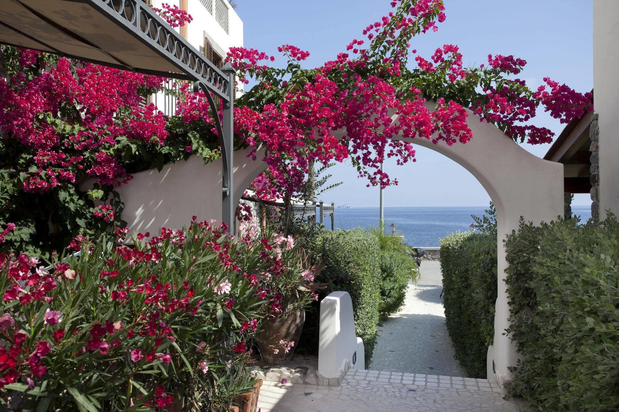 Hotel Residence Acquacalda Lipari  Exterior foto